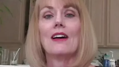 Mindy bermain dengan vagina merah terang dan xxx prno jepang bulu